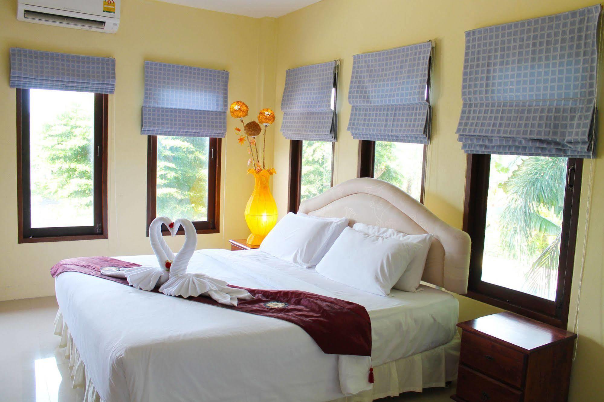 Yuwadee Resort Чалонг Экстерьер фото